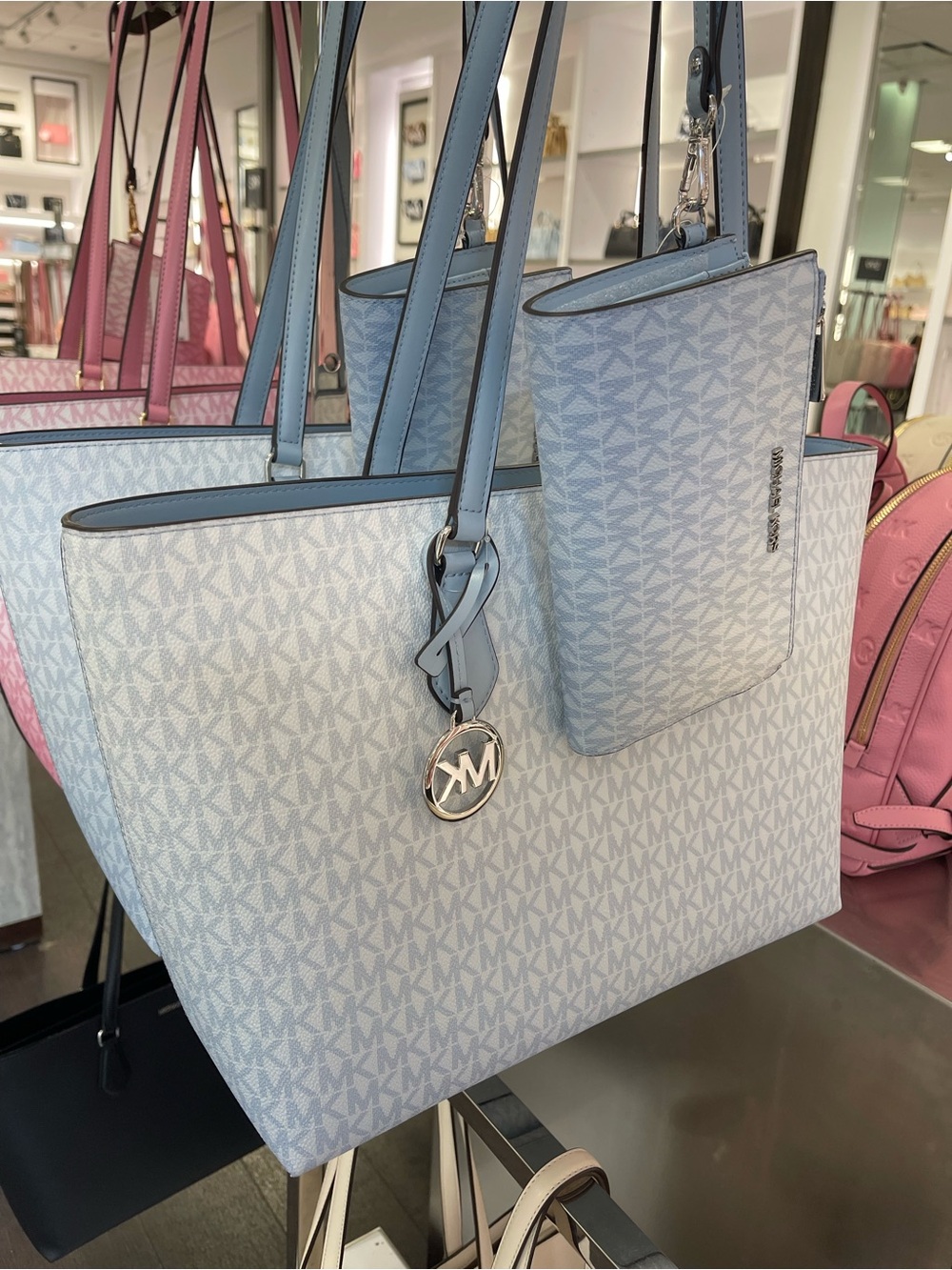 MICHAEL MICHAEL KORS SHEILA
Pale Ocean LG TOTE bag & Double Zip Ombré Lg Wallet - Picture 5 of 16